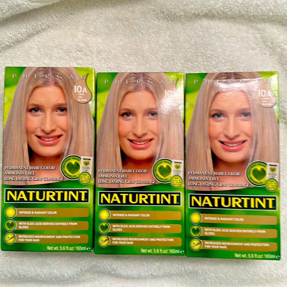Naturtint permanent hair color 10A, Light ash blonde.